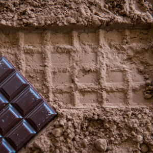 mini tablette de chocolat noir 70% dans poudre de chocolat sans sucre